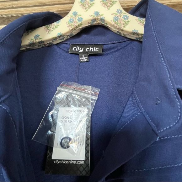 City Chic Navy Pleated Front Dress NEW Plus Size 16 - Picture 10 of 14